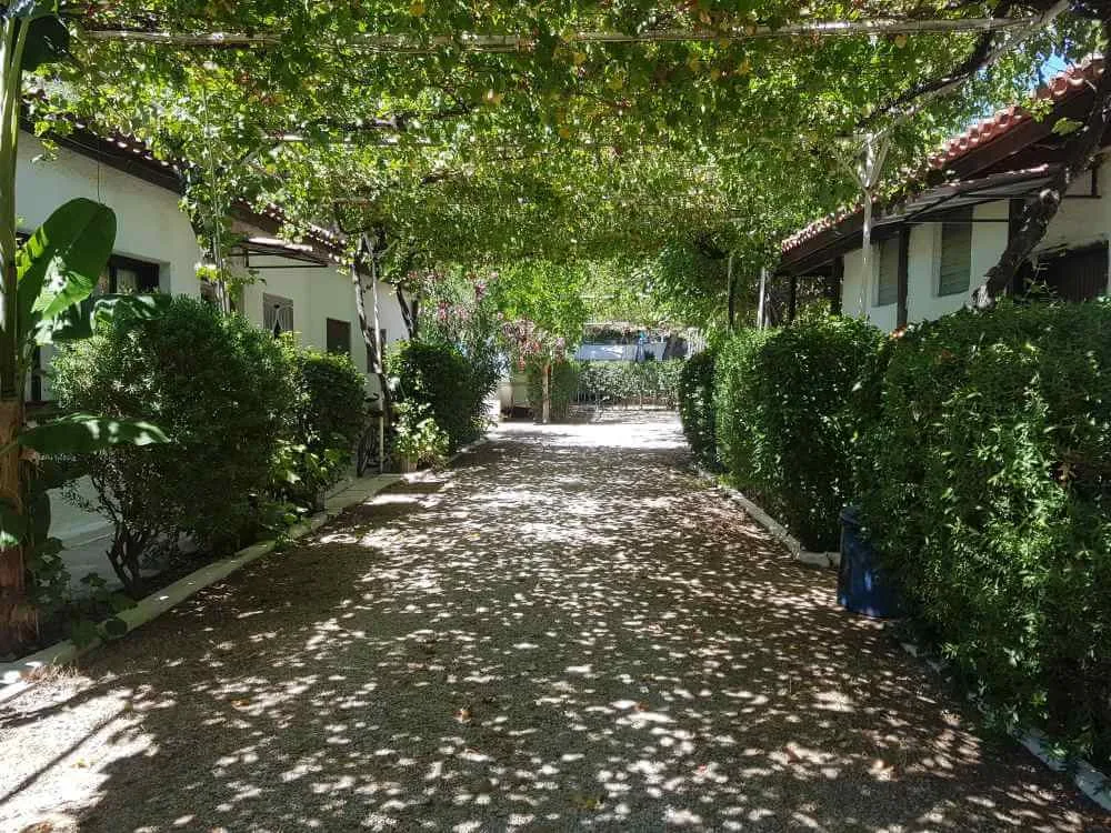 Campsite rooms to let. Peloponnese best accommodations. Vacation to Nafplio